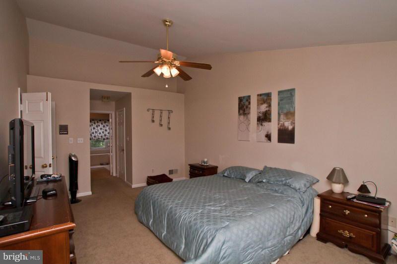 LEE MANOR - Residential