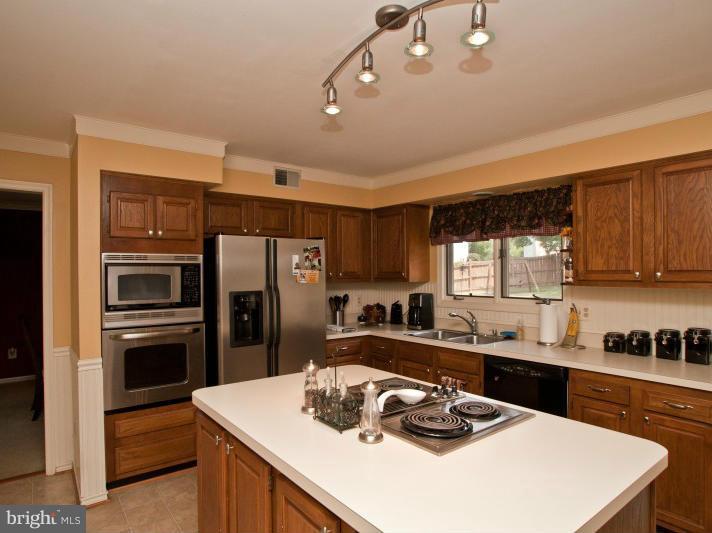 LEE MANOR - Residential