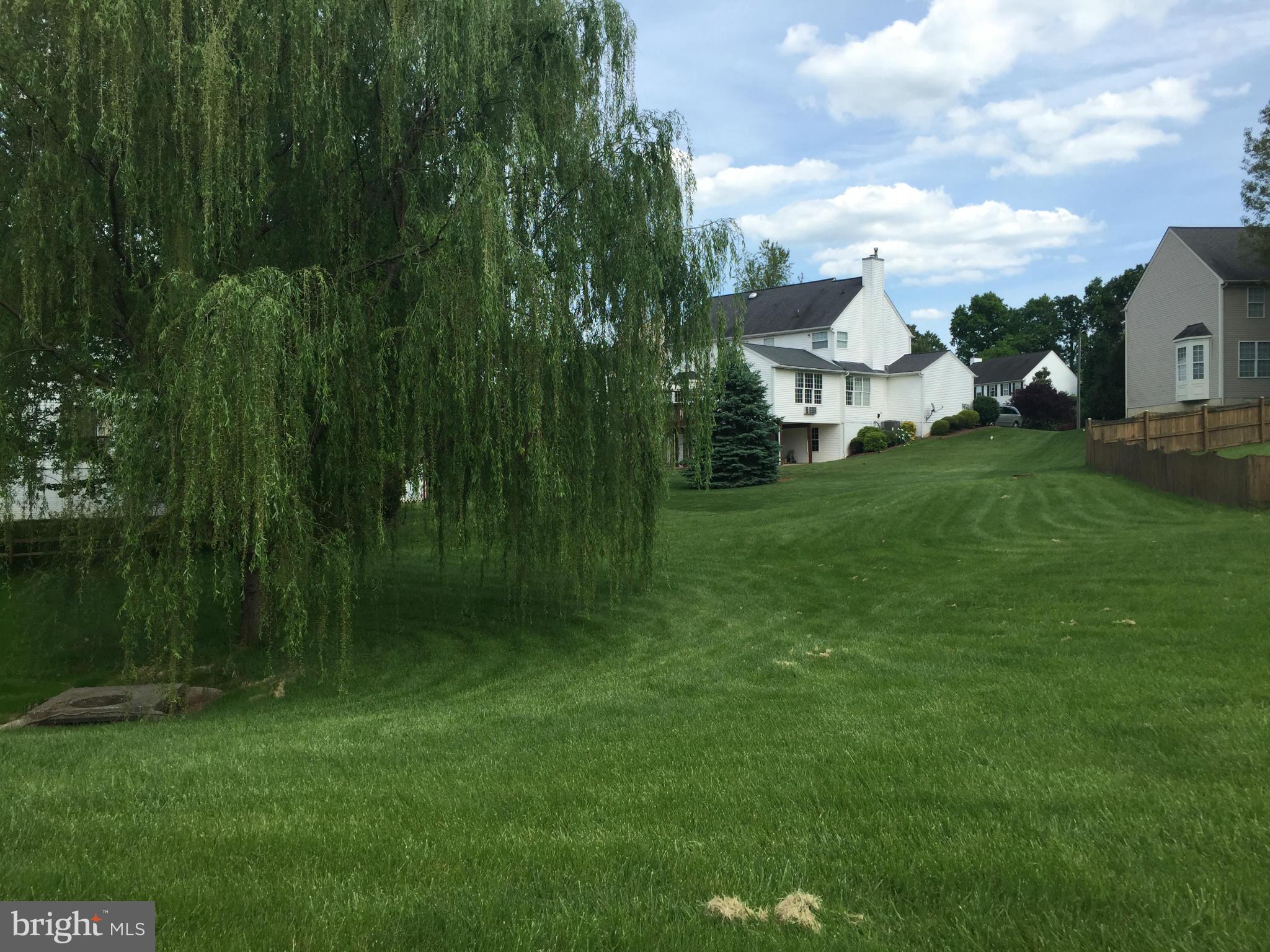 LEE MANOR - Residential