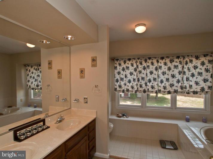 LEE MANOR - Residential