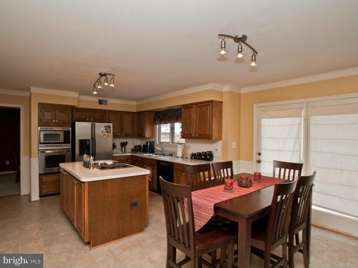 LEE MANOR - Residential