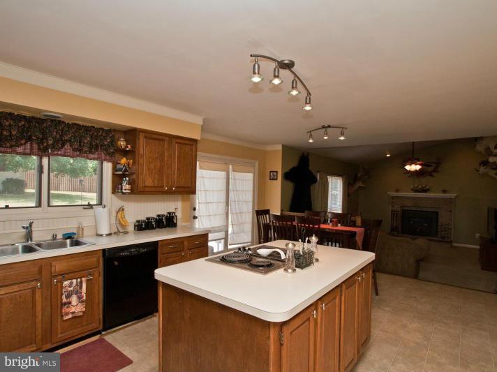 LEE MANOR - Residential