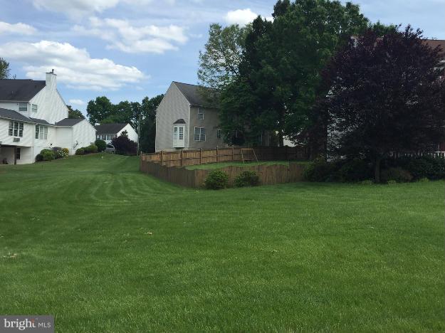 LEE MANOR - Residential