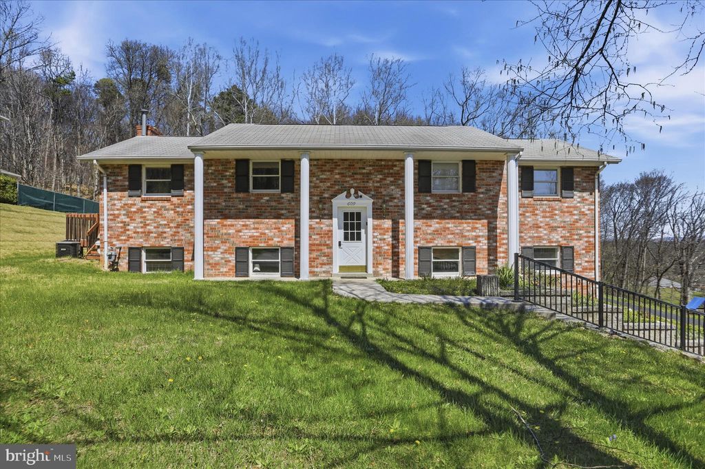 Photo of 609 Wellington Lane, CUMBERLAND, MD 21502 (MLS # MDAL2014336)