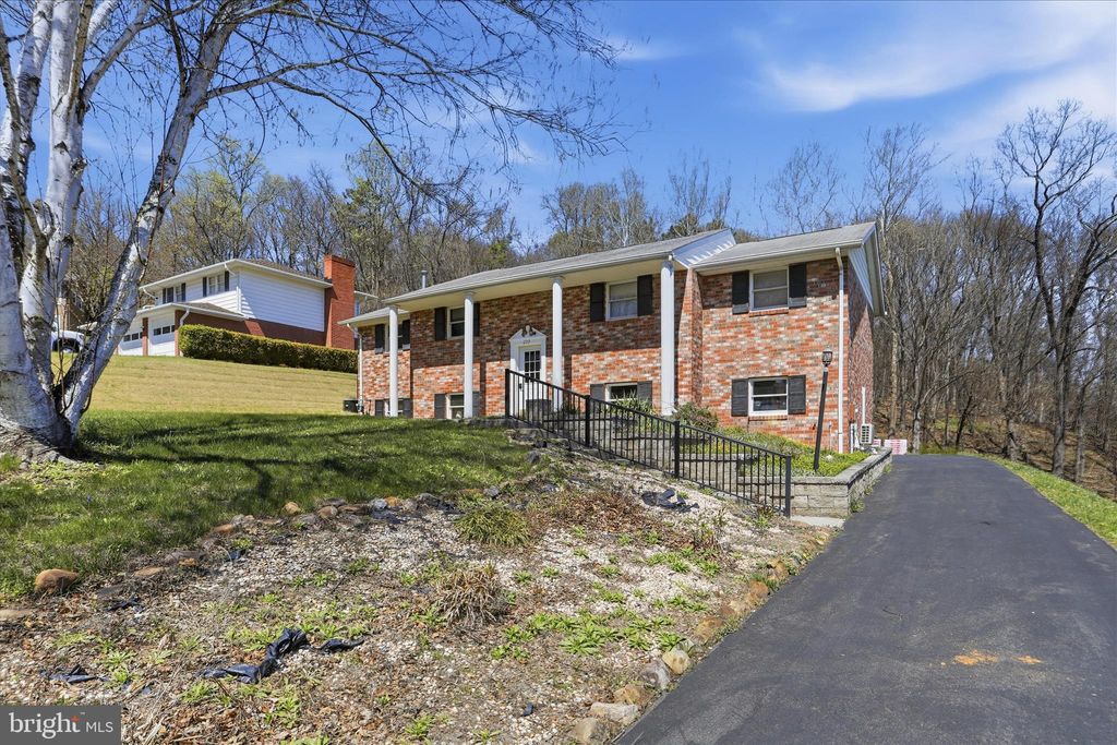 Photo of 609 Wellington Lane, CUMBERLAND, MD 21502 (MLS # MDAL2014336)