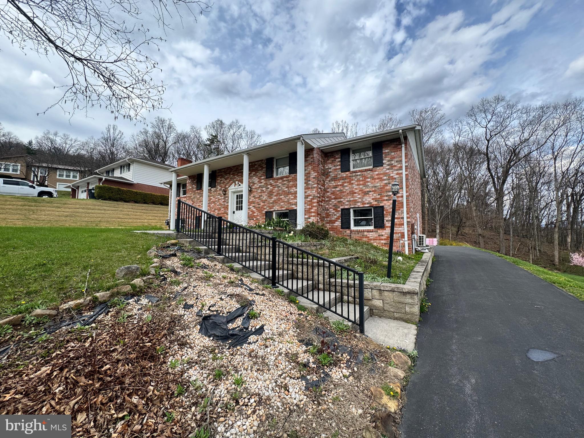 BOTANY WOODS - Residential