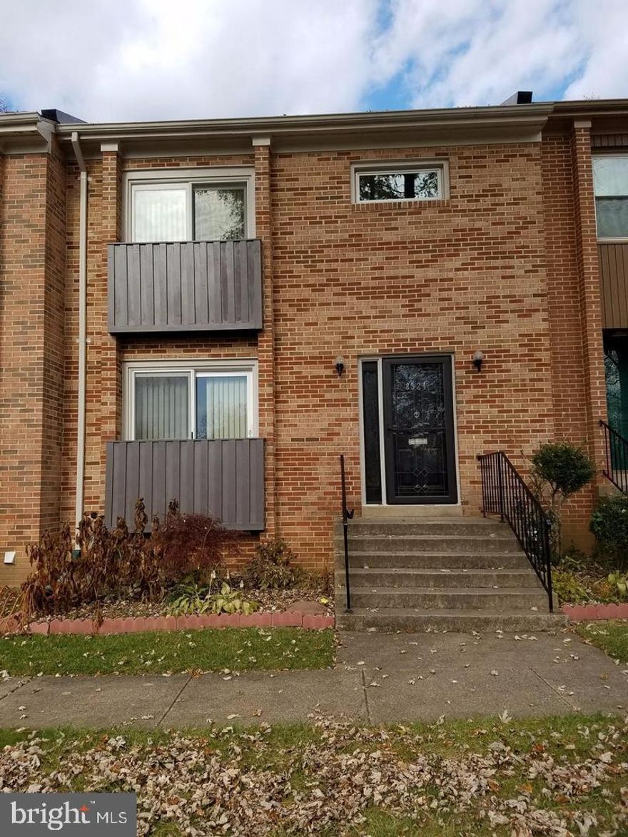 Hardwood floors .. beautifully maintained townhouse in a wonderful quiet neighborhood just 5 mins from 495/395.. Easy access to public transportation, Washington DC, shopping centers, and parks. Top-rated schools. Granite counter, stainless steel appliances. Must See!!!...