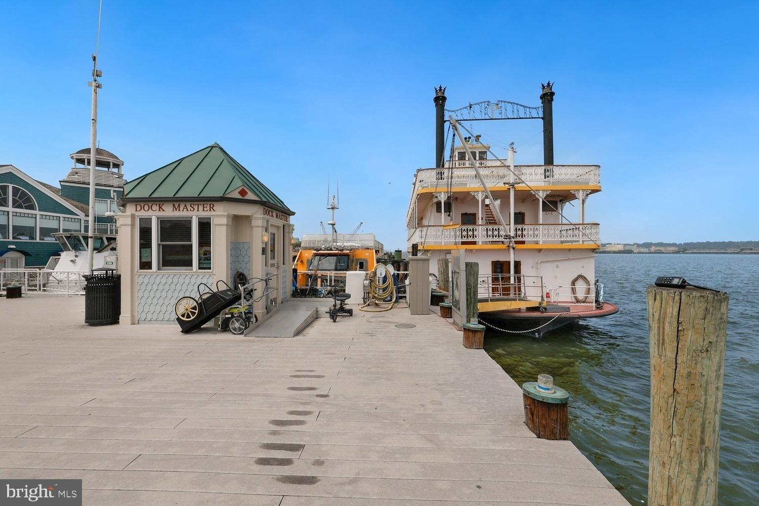 OLD TOWN ALEXANDRIA - Residential