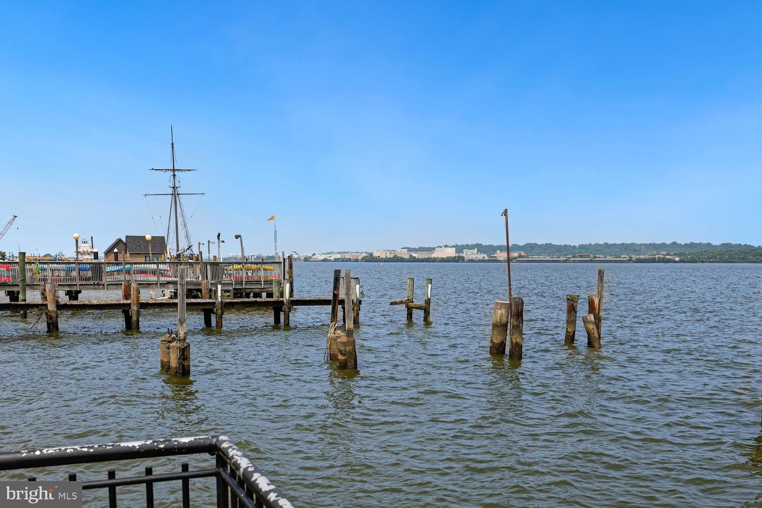 OLD TOWN ALEXANDRIA - Residential