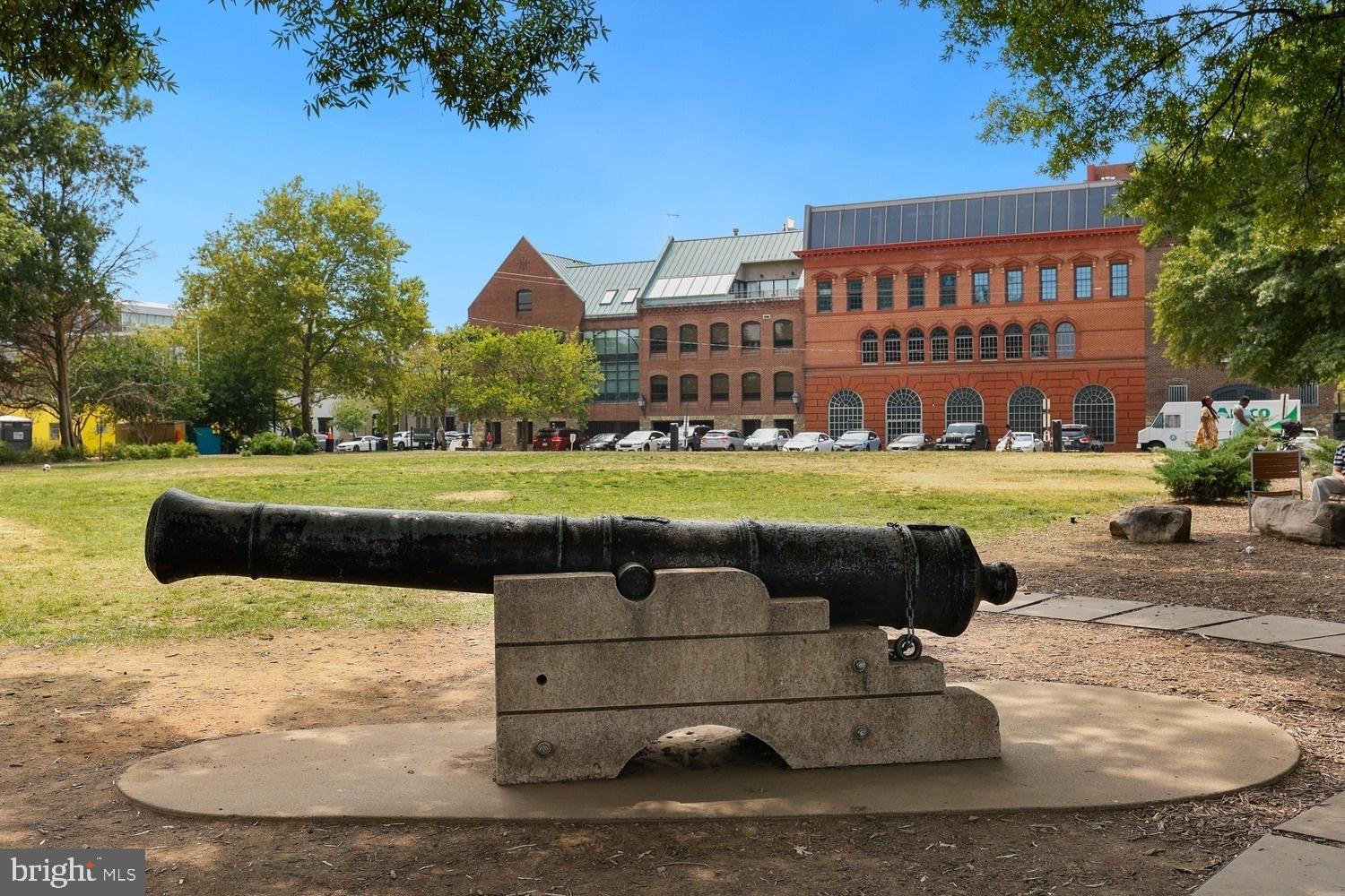 OLD TOWN ALEXANDRIA - Residential