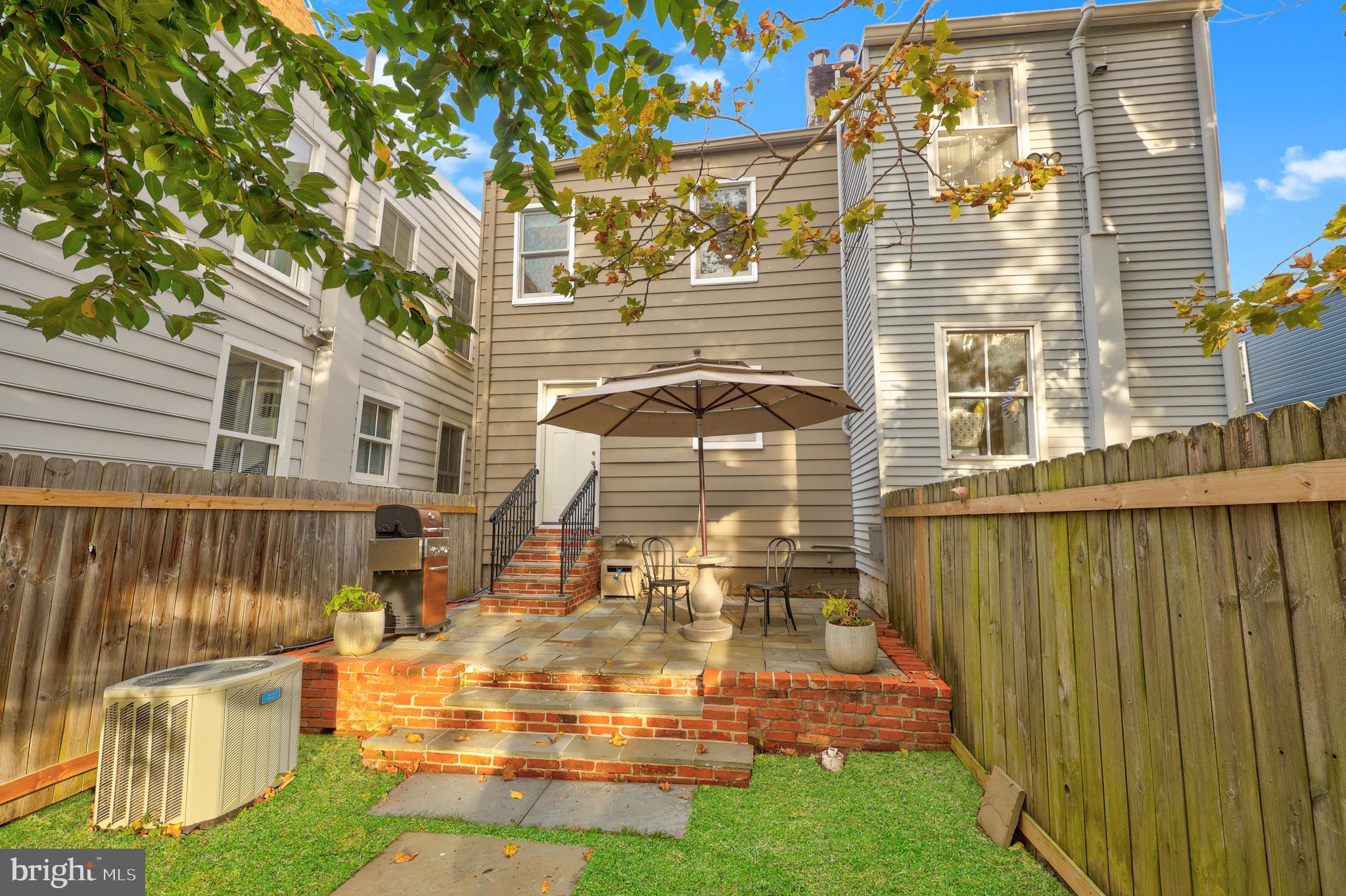 OLD TOWN ALEXANDRIA - Residential