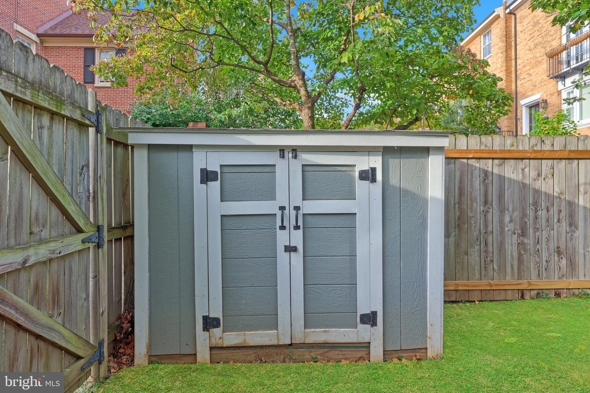 OLD TOWN ALEXANDRIA - Residential