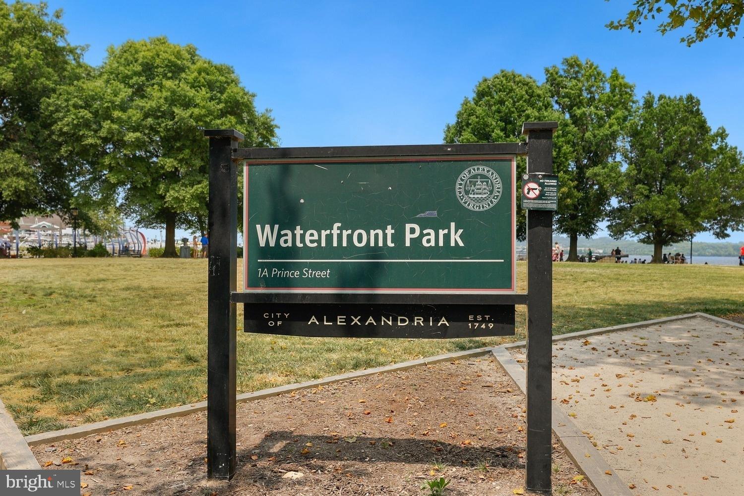 OLD TOWN ALEXANDRIA - Residential