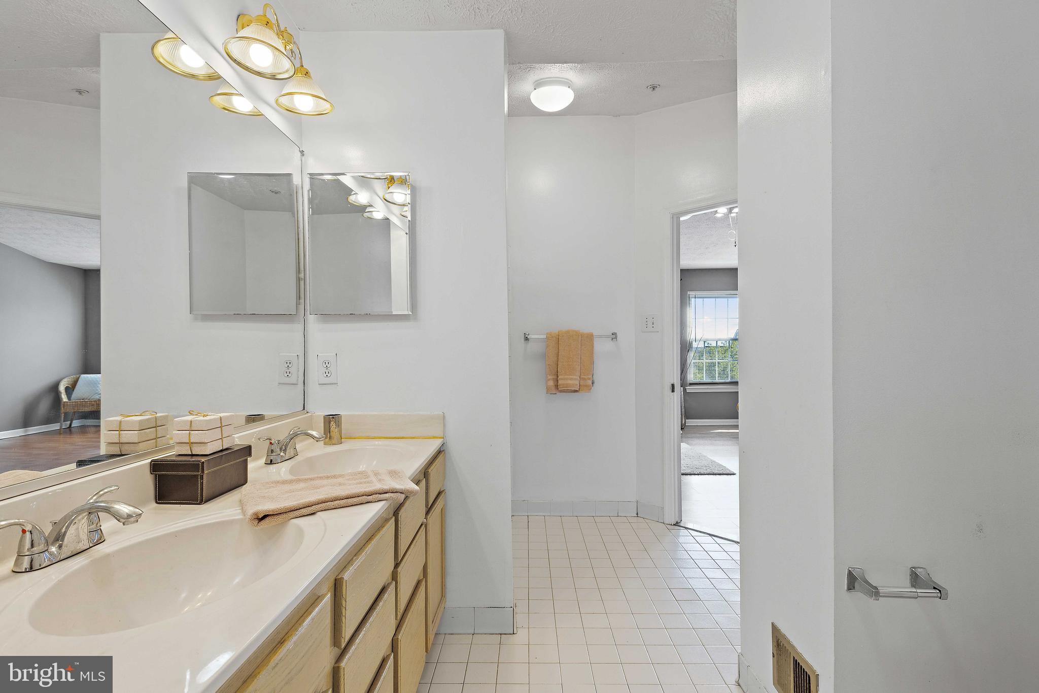 THE VILLAGE SOUTHFIELD - Residential