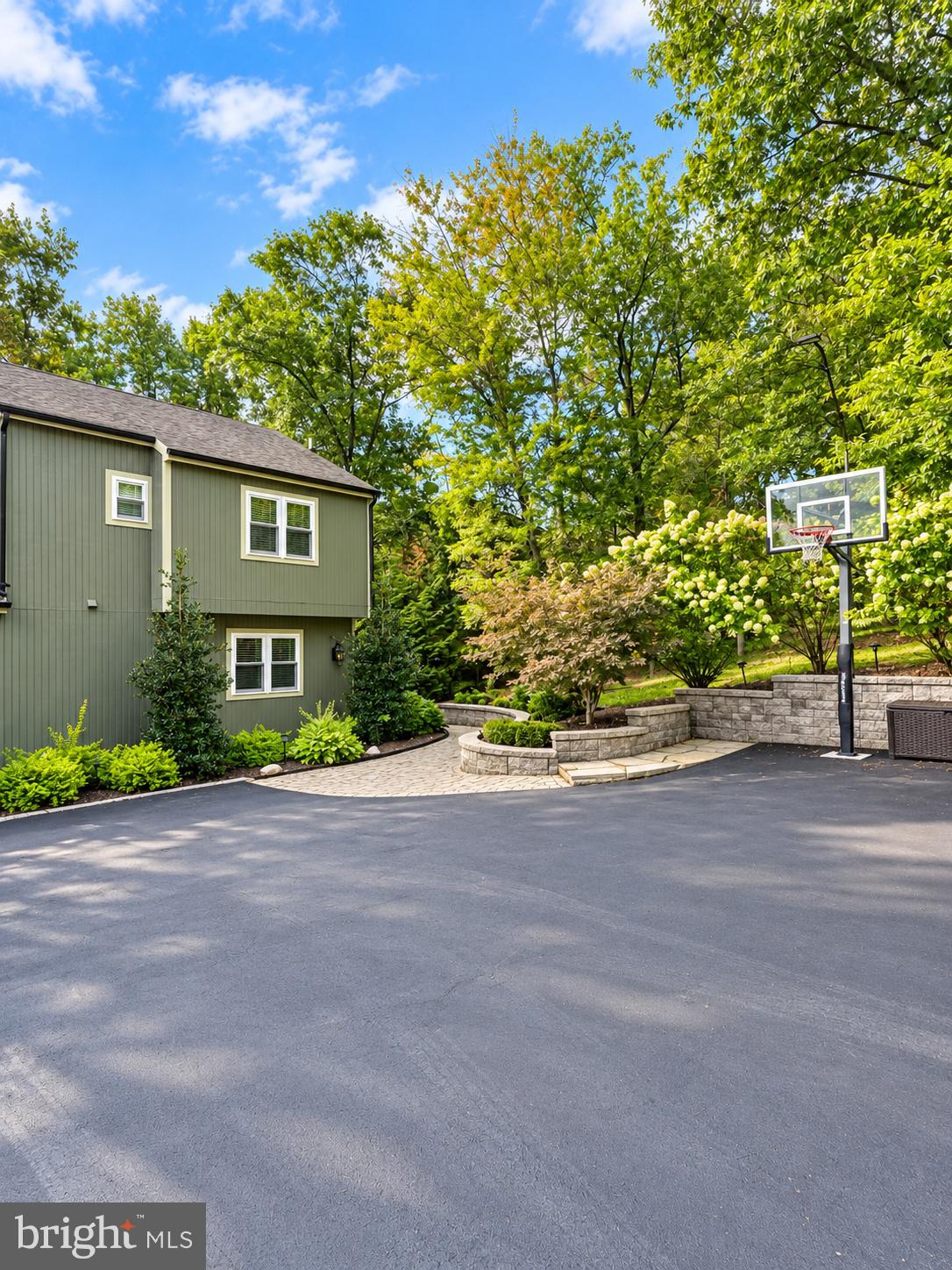 203 FAIRWAY CIRCLE