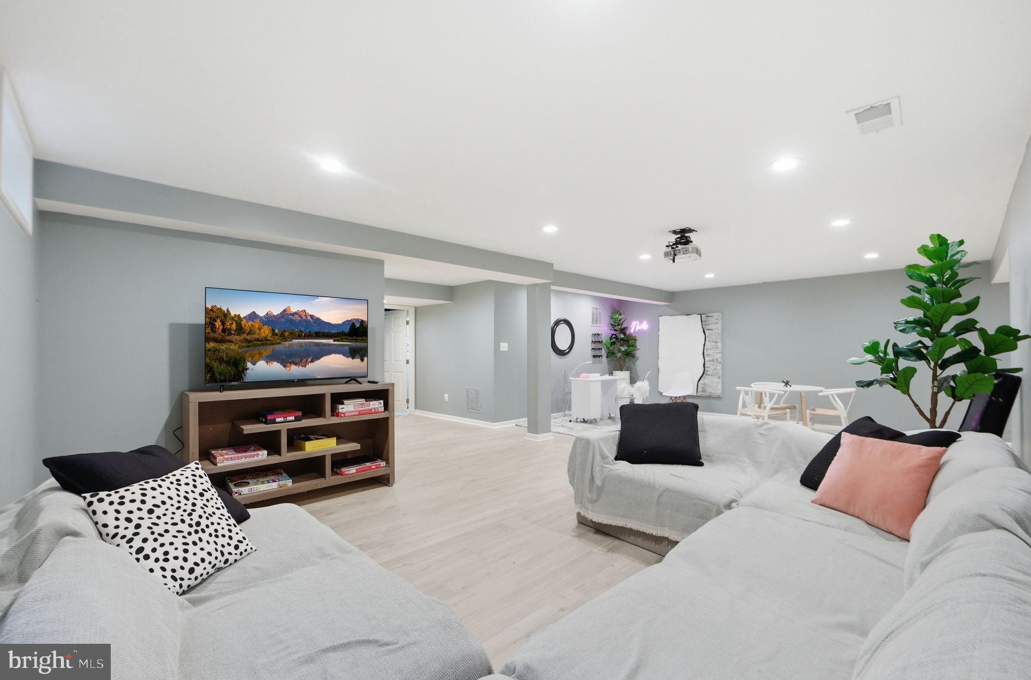 SOUTH RIDING - Residential