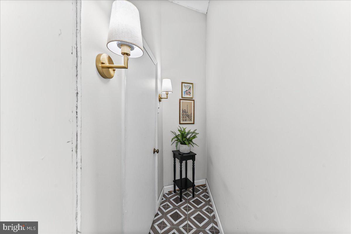 EAST FALLS - Residential