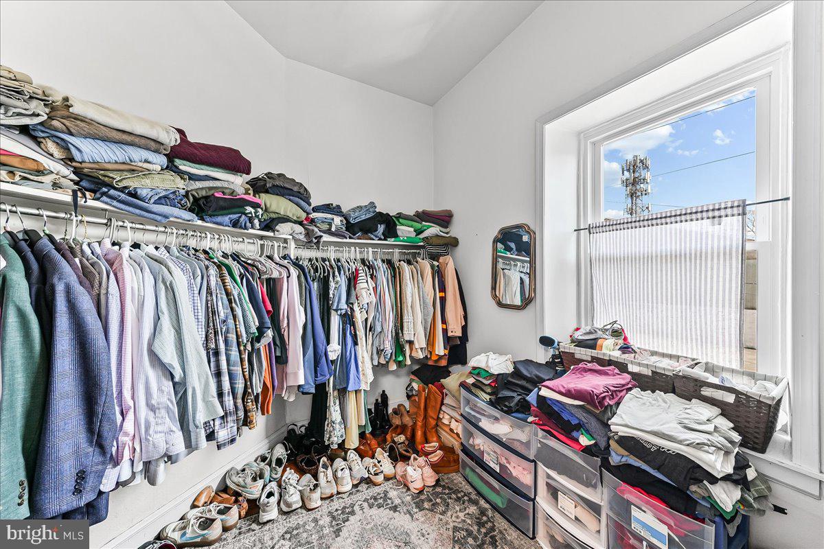 EAST FALLS - Residential