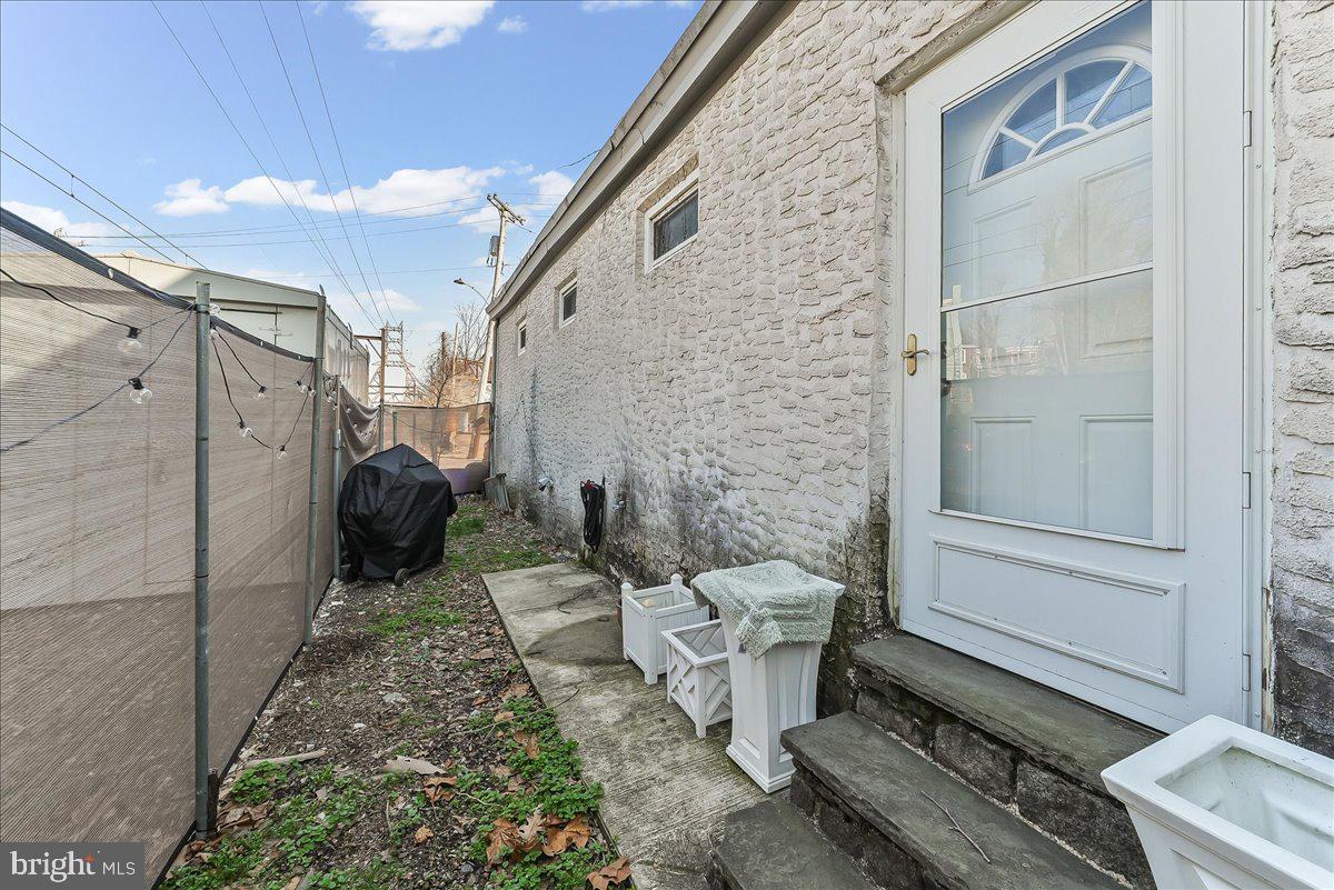 EAST FALLS - Residential