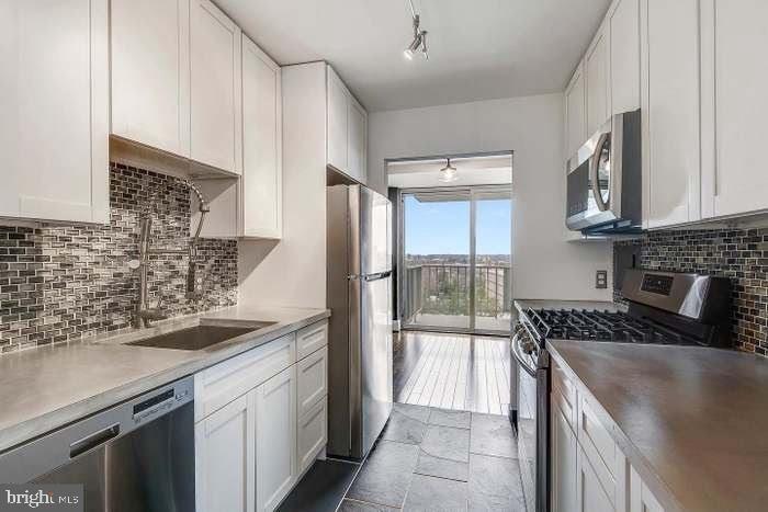 THE FOUNTAINS - Residential Lease