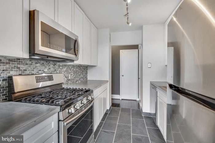 THE FOUNTAINS - Residential Lease