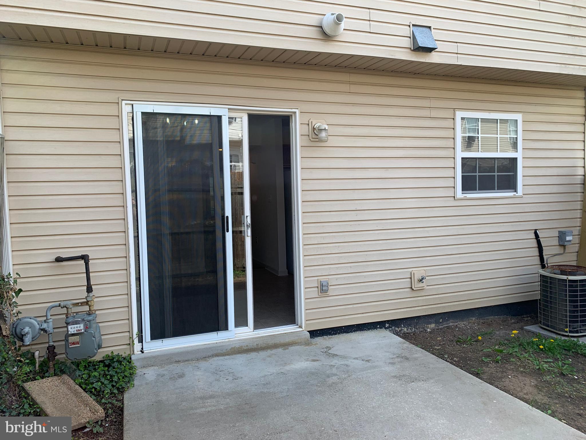 GEORGETOWN SQUARE - Residential Lease