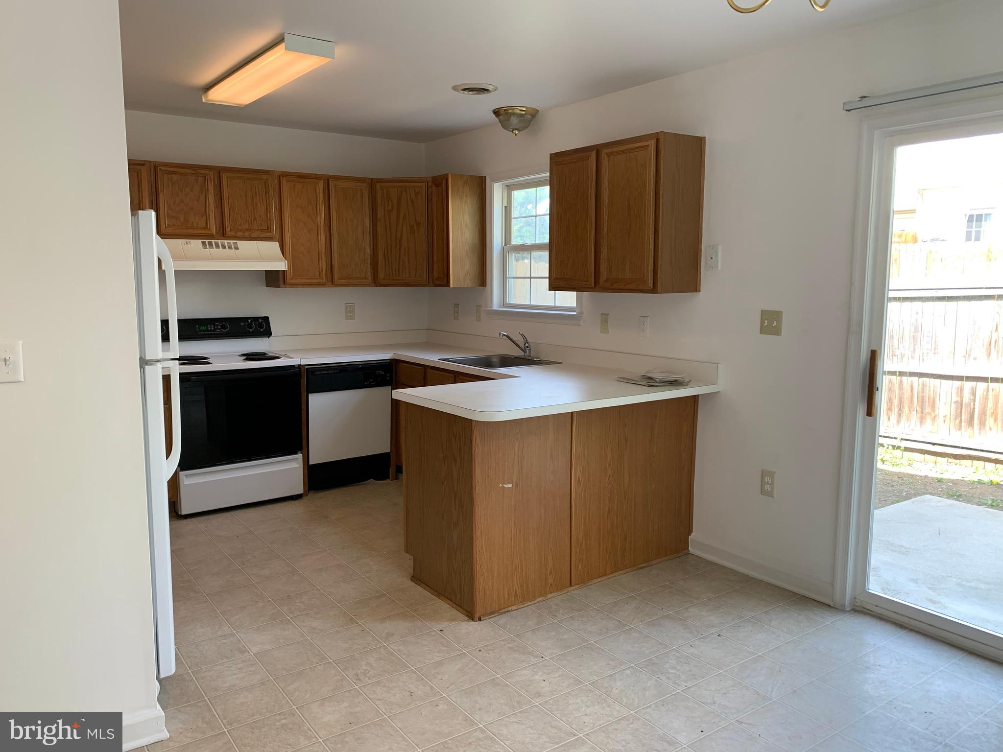 GEORGETOWN SQUARE - Residential Lease