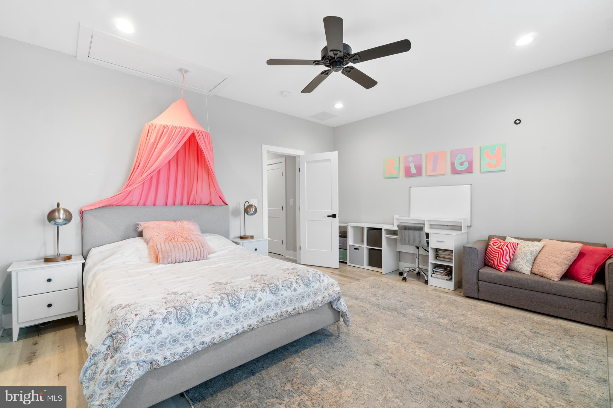 LAUREL ACRES - Residential