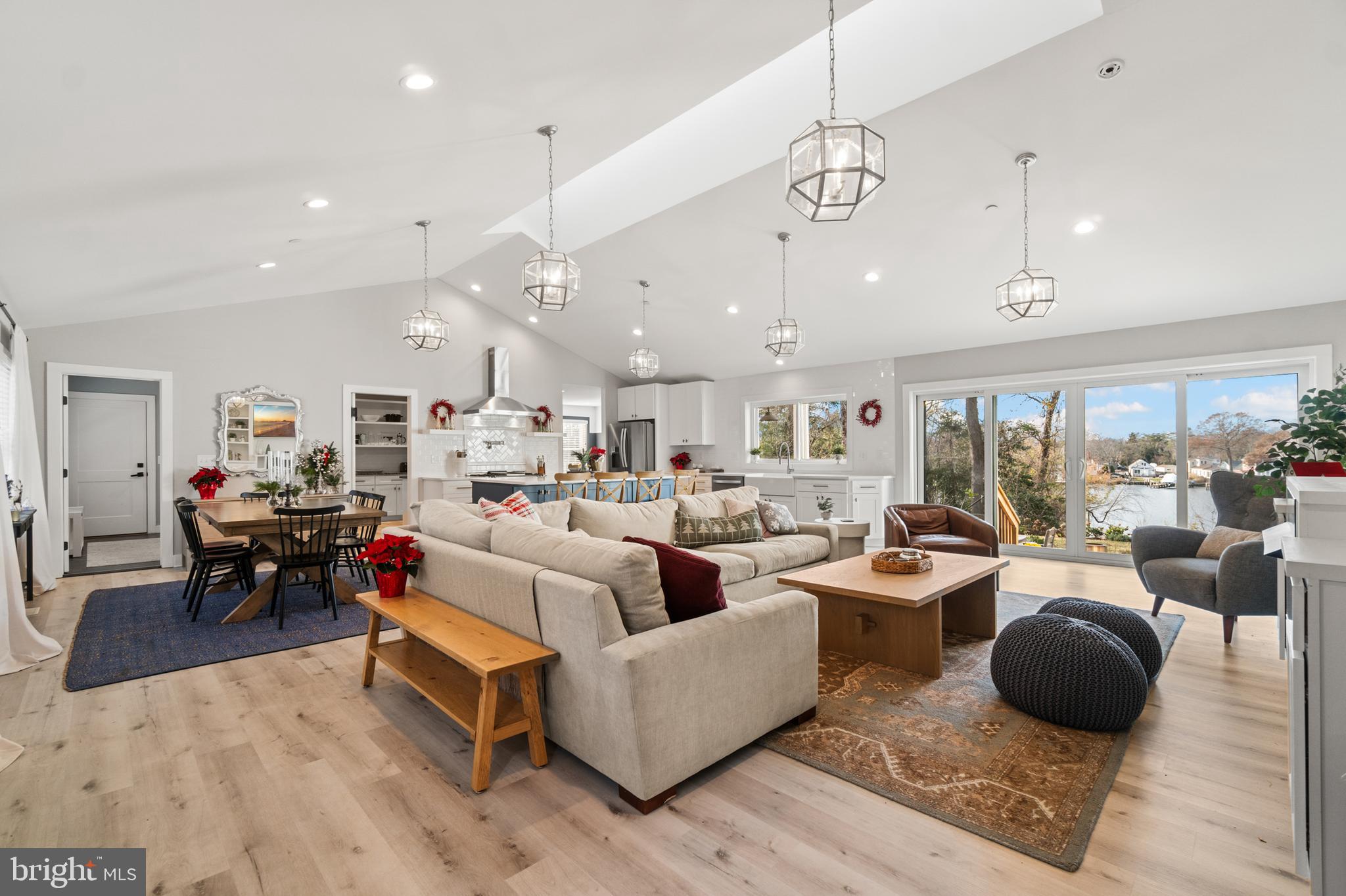 LAUREL ACRES - Residential