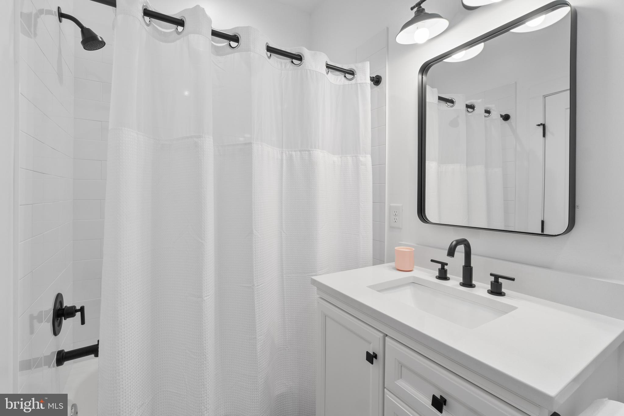 LAUREL ACRES - Residential