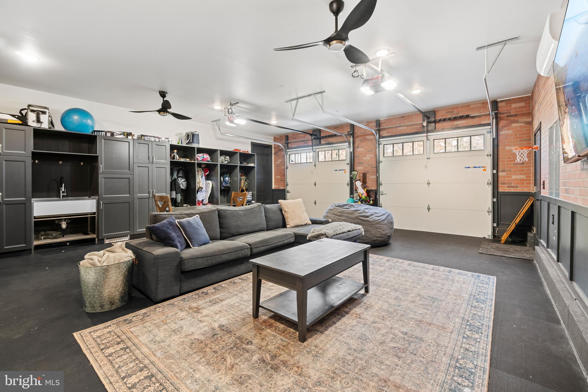 LAUREL ACRES - Residential