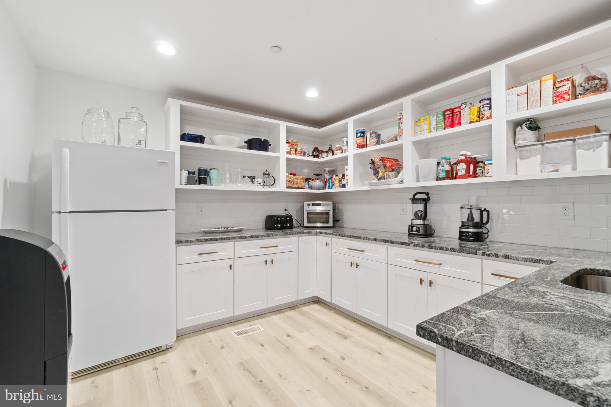 LAUREL ACRES - Residential