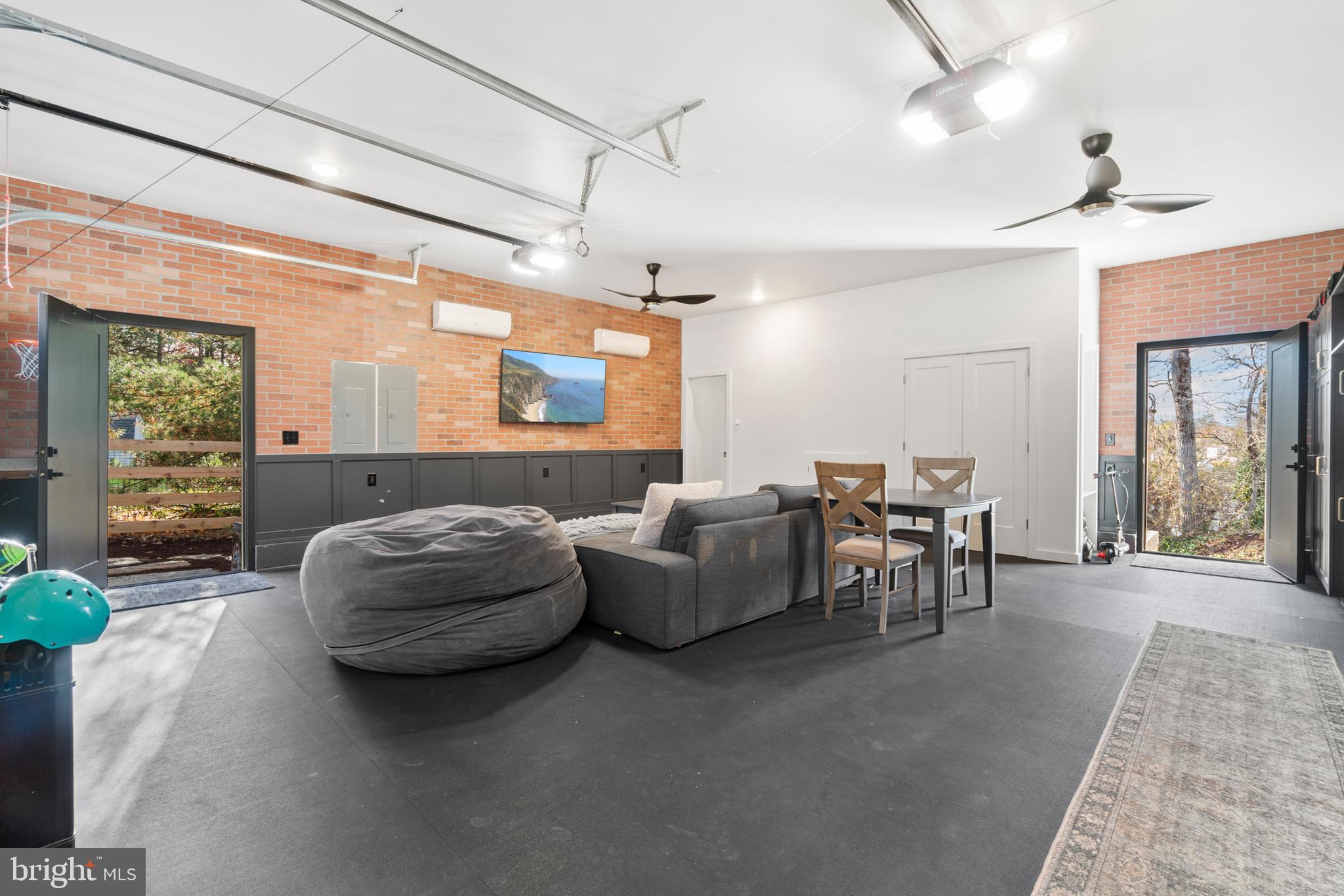 LAUREL ACRES - Residential