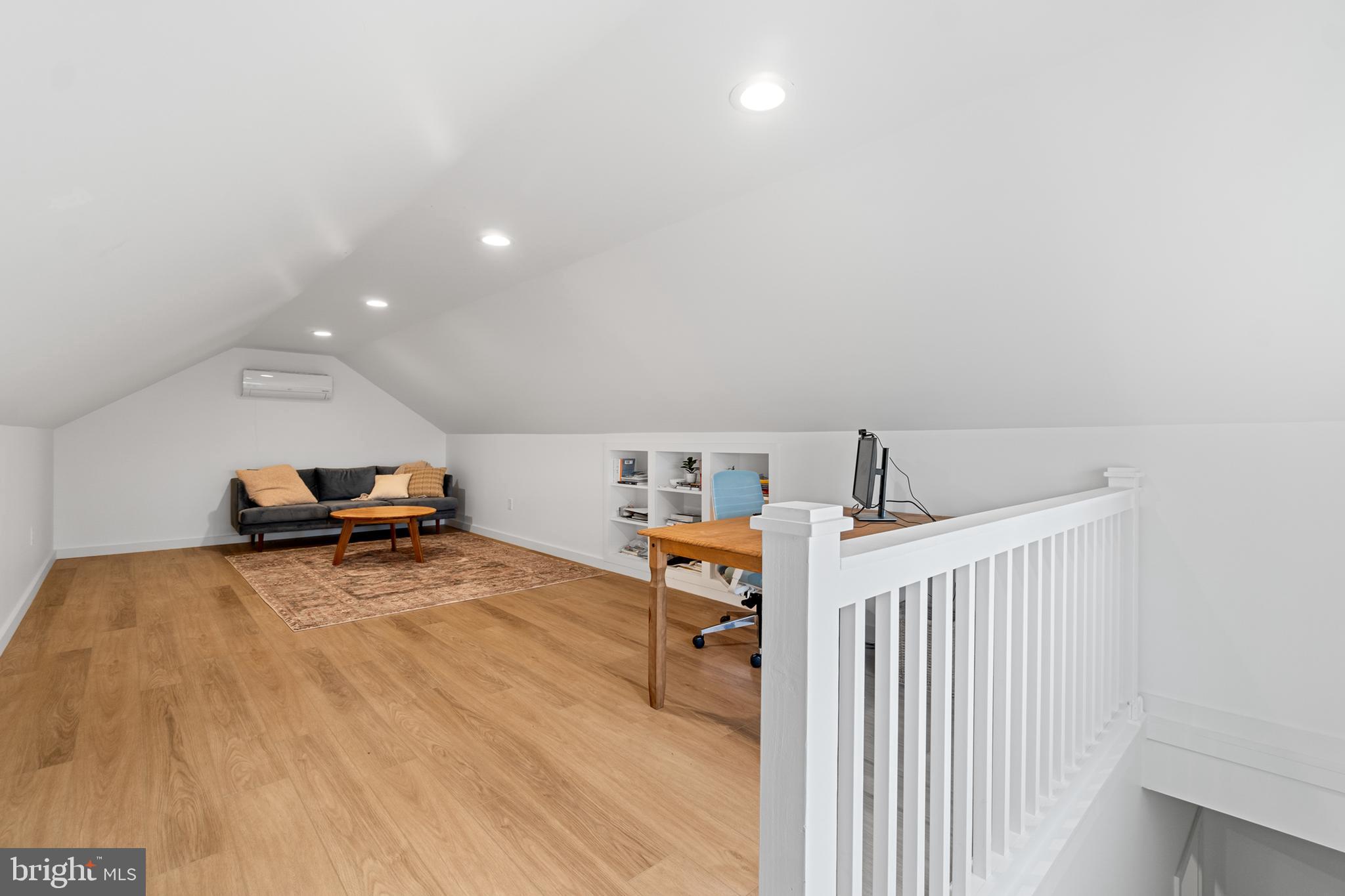 LAUREL ACRES - Residential