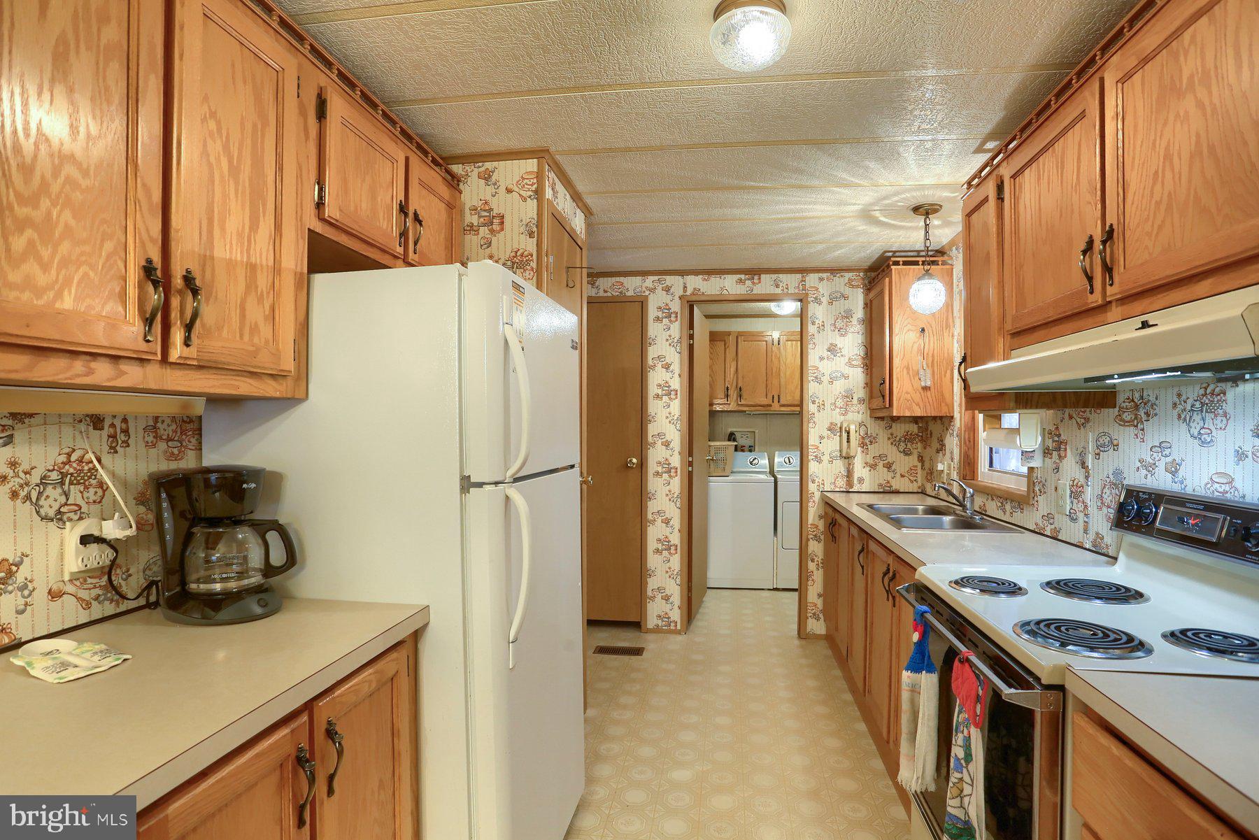 PARKSIDE MANOR - Residential