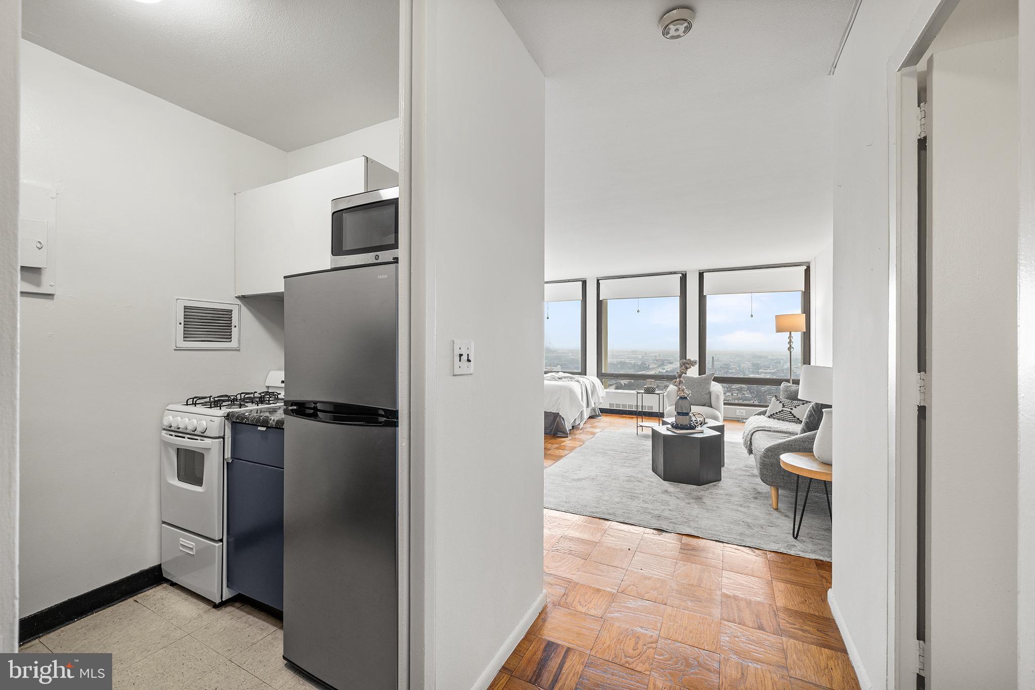 220 LOCUST STREET 25ES