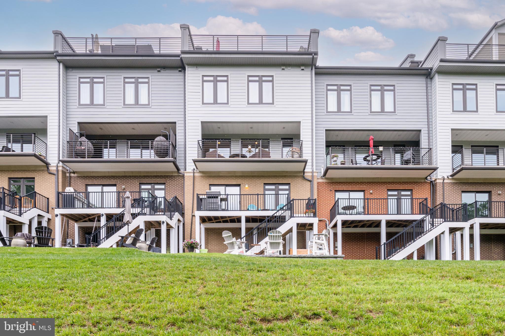 1521 RIBBON LIMESTONE TERRACE SE