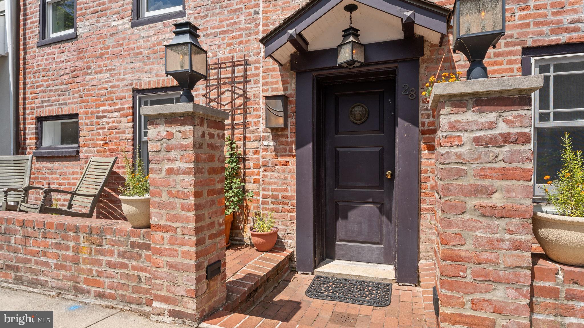 28 SWAN STREET