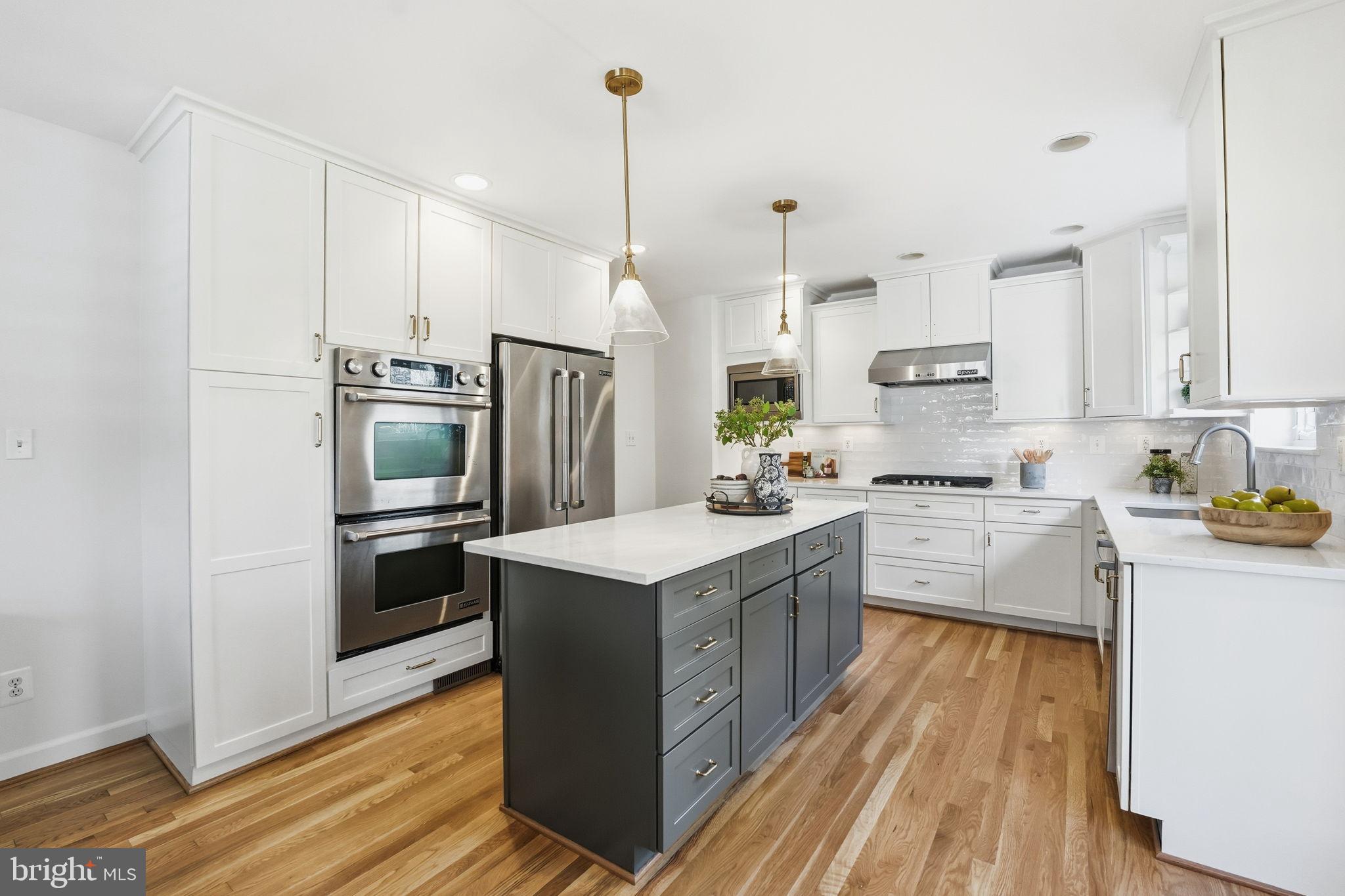 COUNTRY CLUB HILLS - Residential