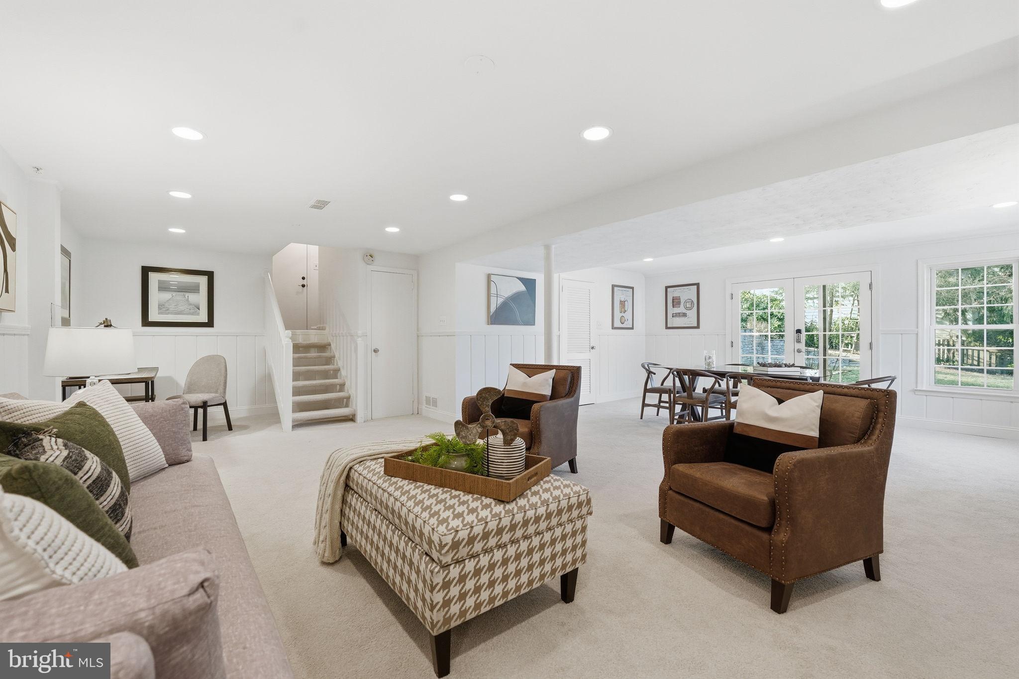 COUNTRY CLUB HILLS - Residential