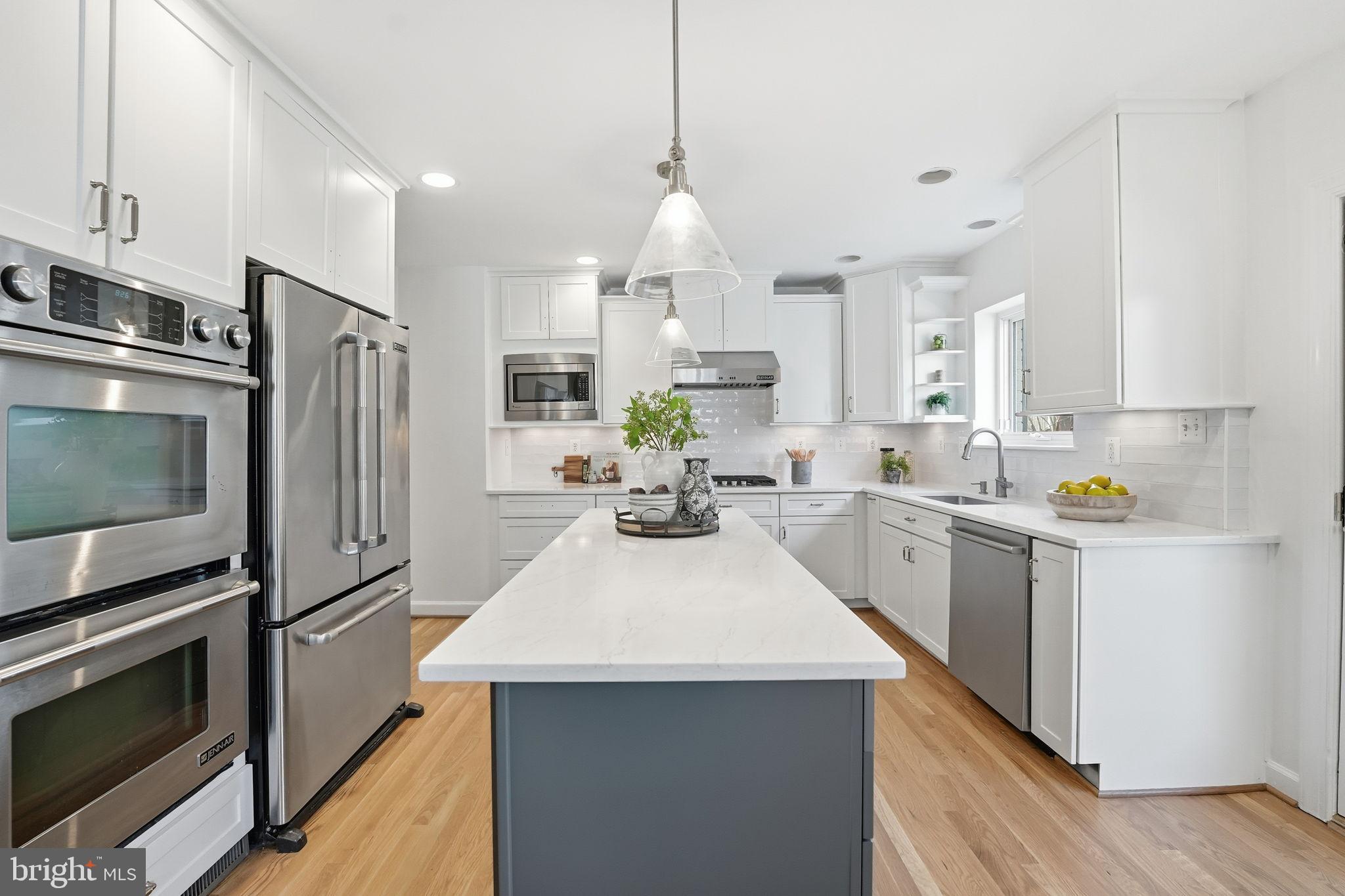 COUNTRY CLUB HILLS - Residential