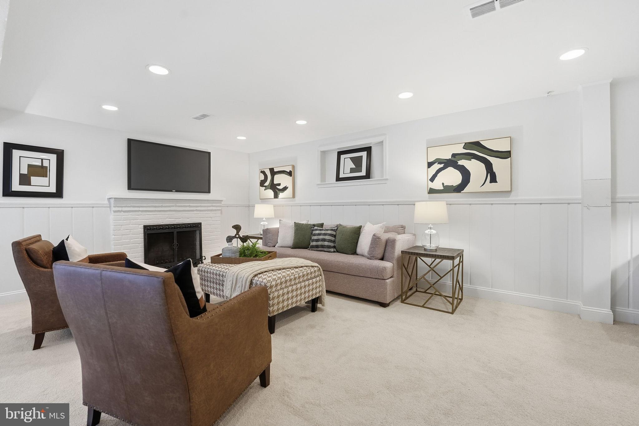 COUNTRY CLUB HILLS - Residential