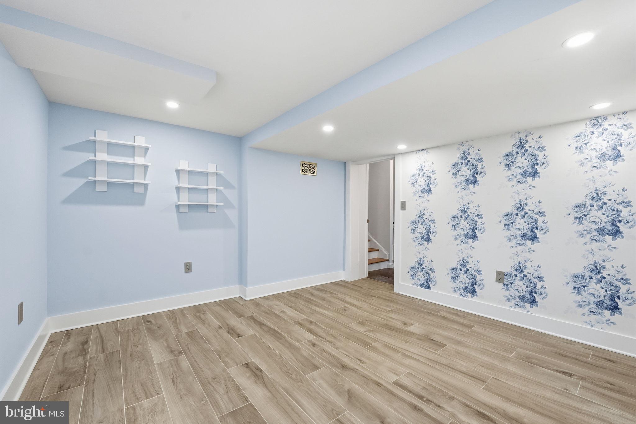 COUNTRY CLUB HILLS - Residential