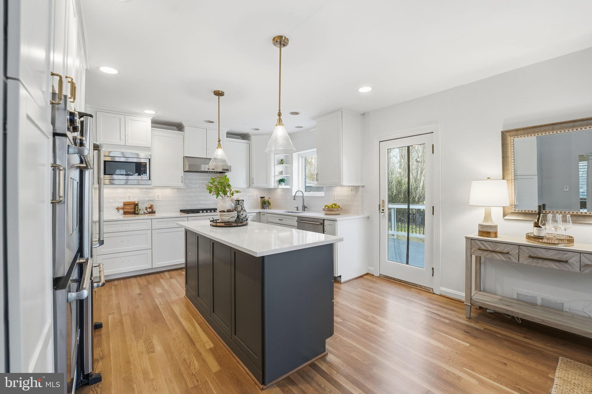 COUNTRY CLUB HILLS - Residential