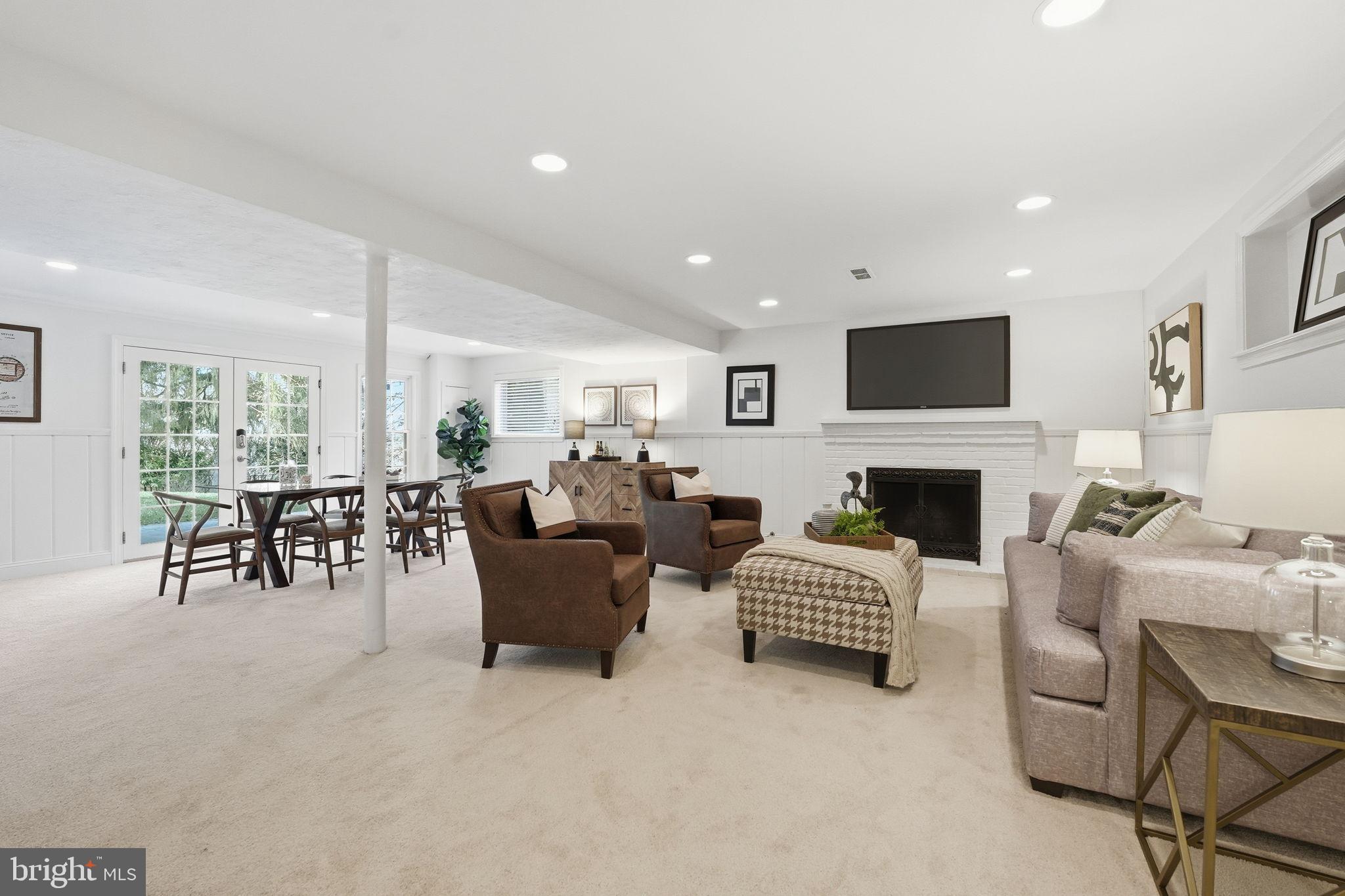 COUNTRY CLUB HILLS - Residential