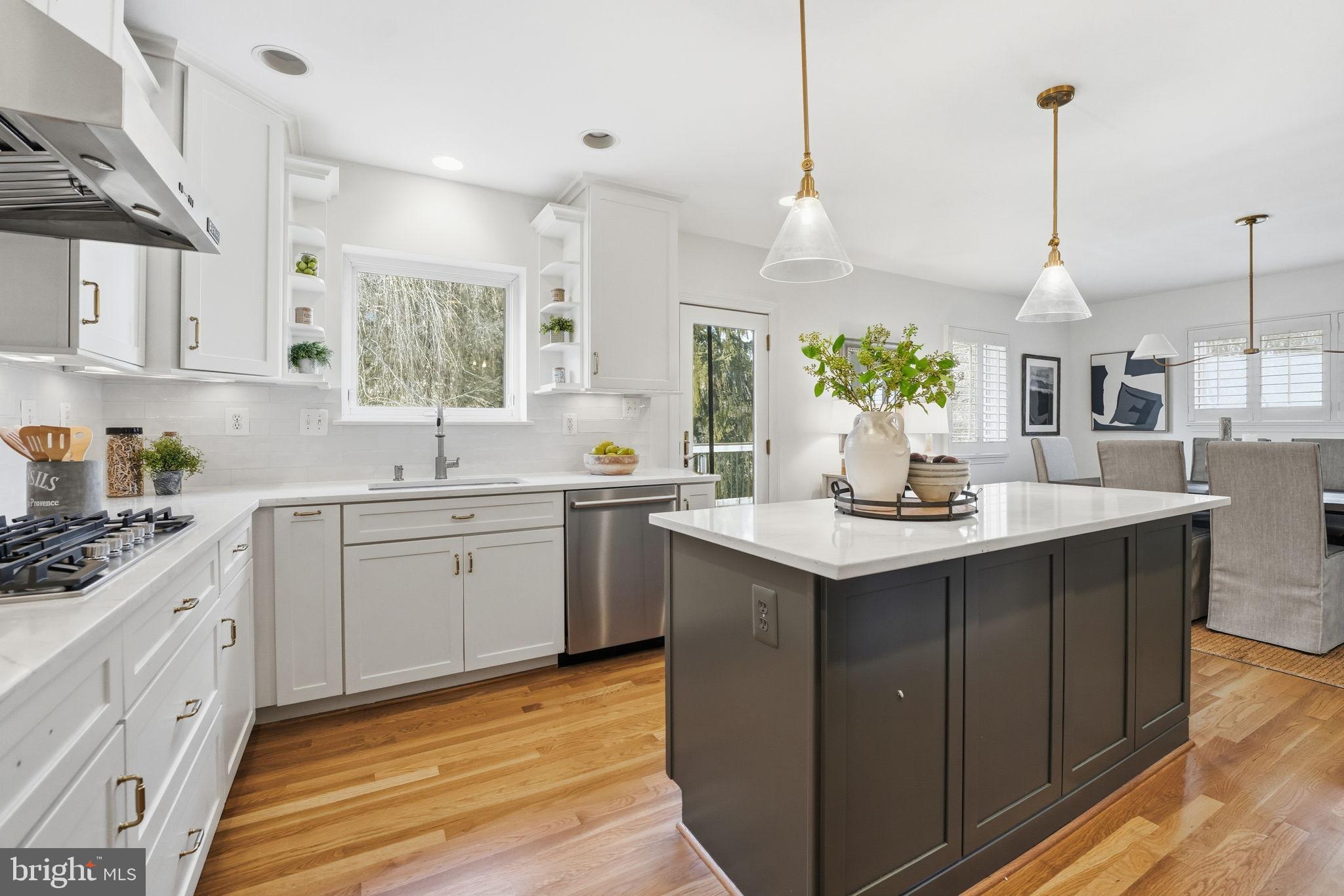 COUNTRY CLUB HILLS - Residential