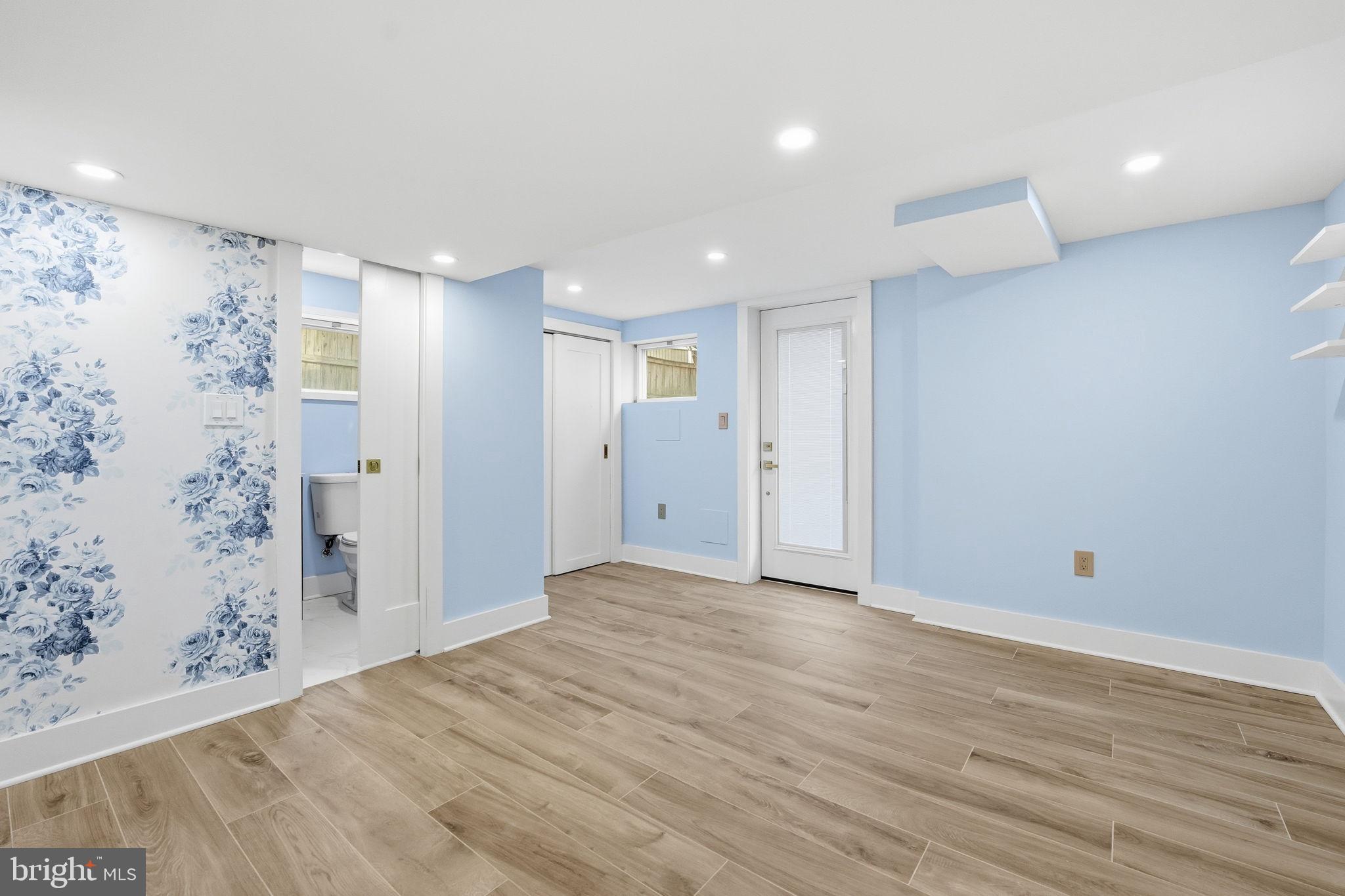 COUNTRY CLUB HILLS - Residential