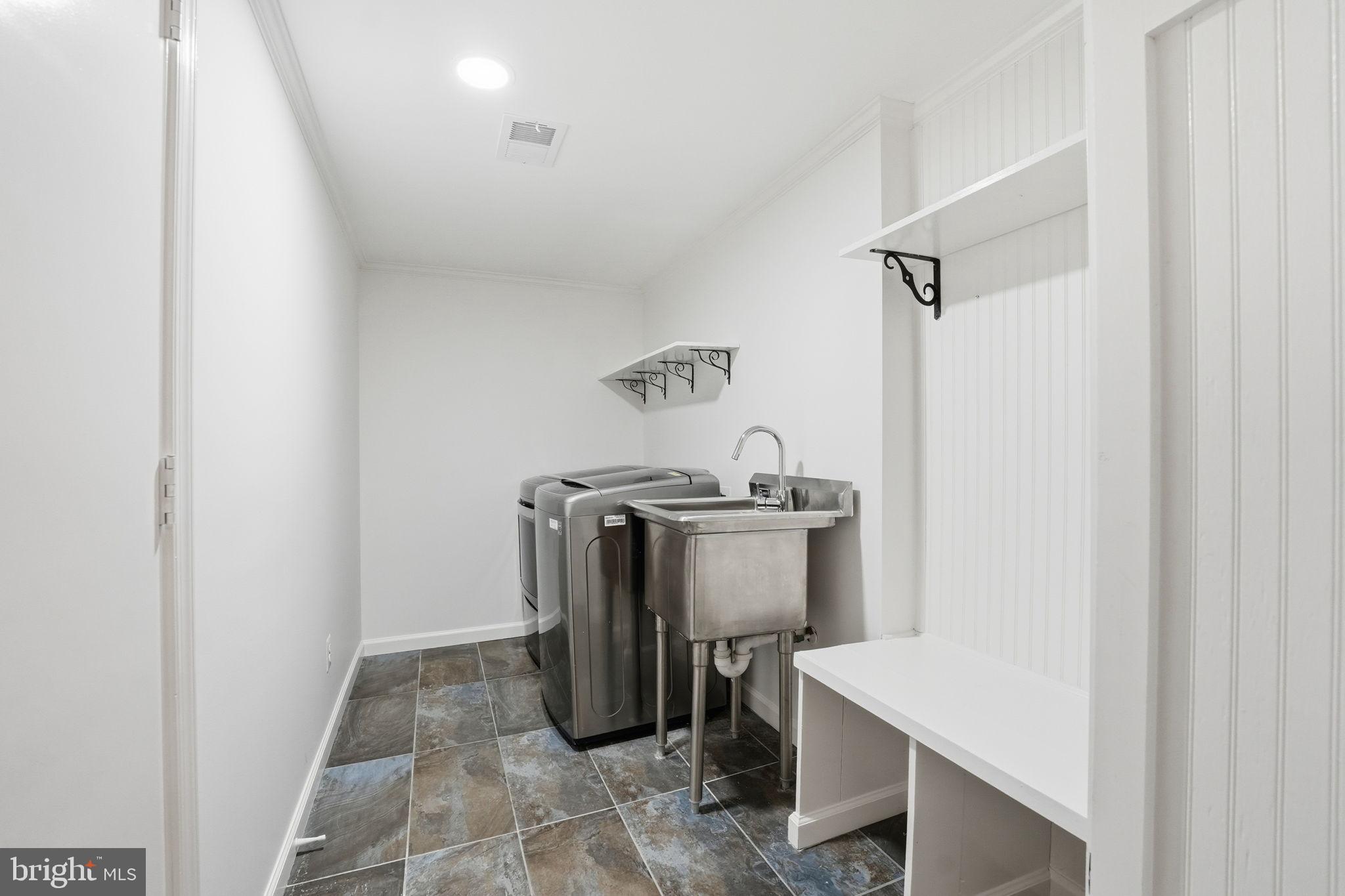 COUNTRY CLUB HILLS - Residential