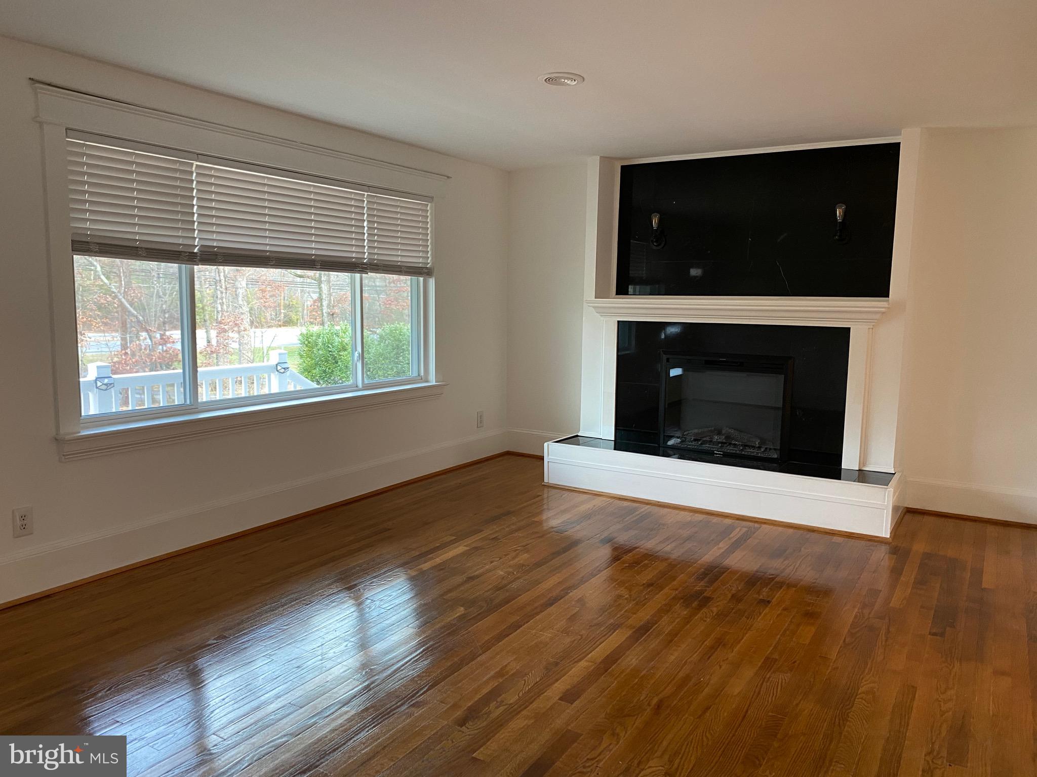 HUNGERFORD - Residential Lease