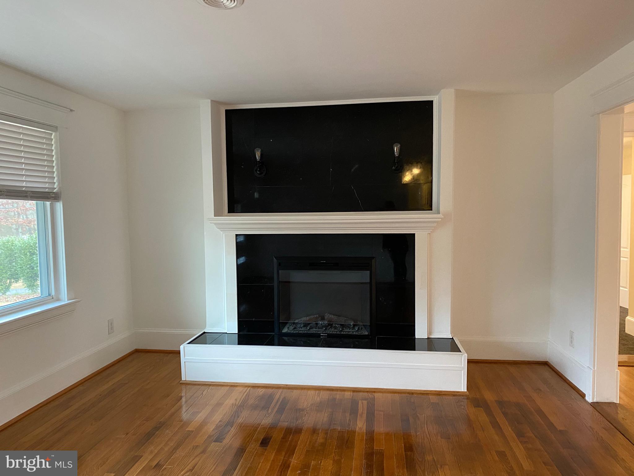 HUNGERFORD - Residential Lease